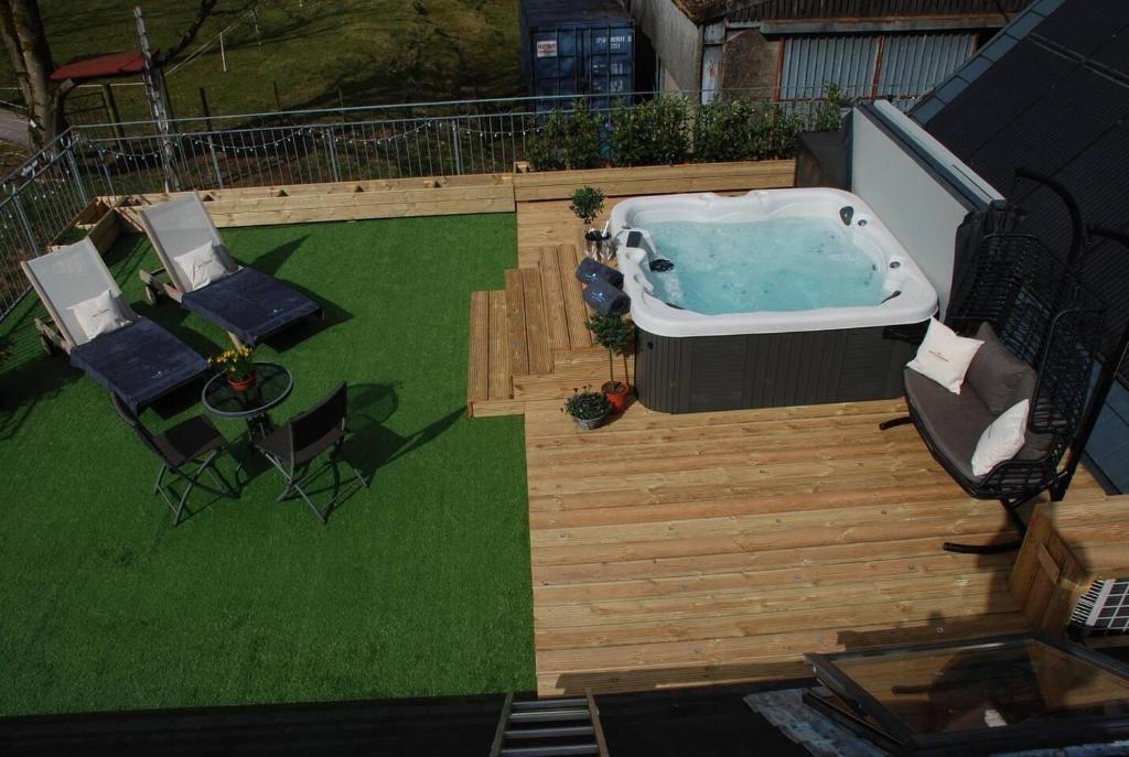 Stunning duplex with Hot Tub AC and EV Charger (Glenfarg)