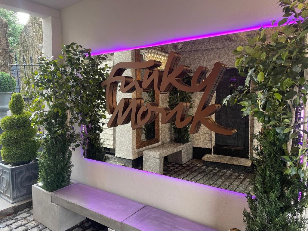 Funky Monk Hotel (Epping)