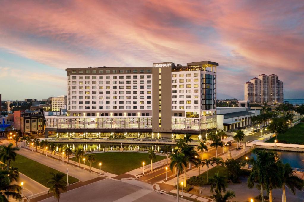 Luminary Hotel & Co. (Fort Myers)