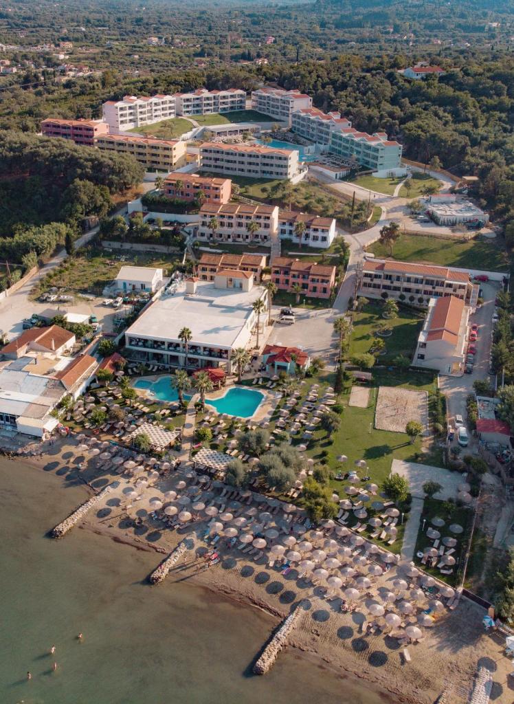 Robolla Beach Aparthotel (Roda)