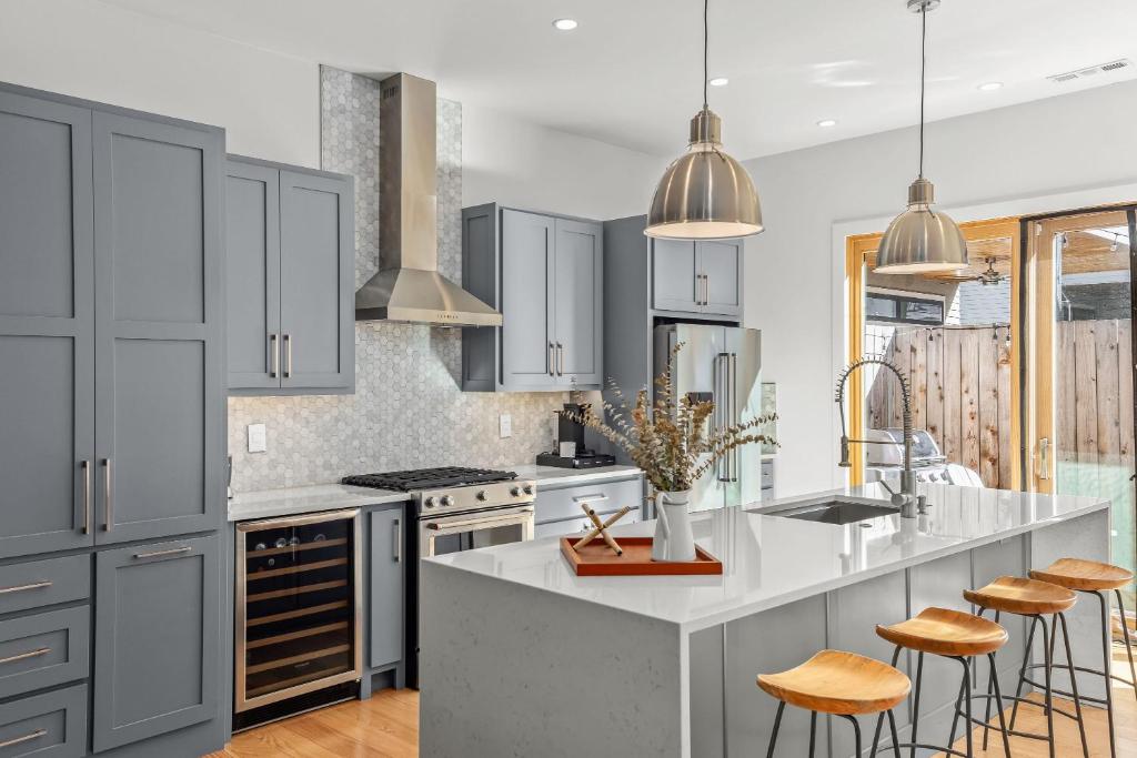 The Hero - Chic Townhome Near The Square (Bentonville)