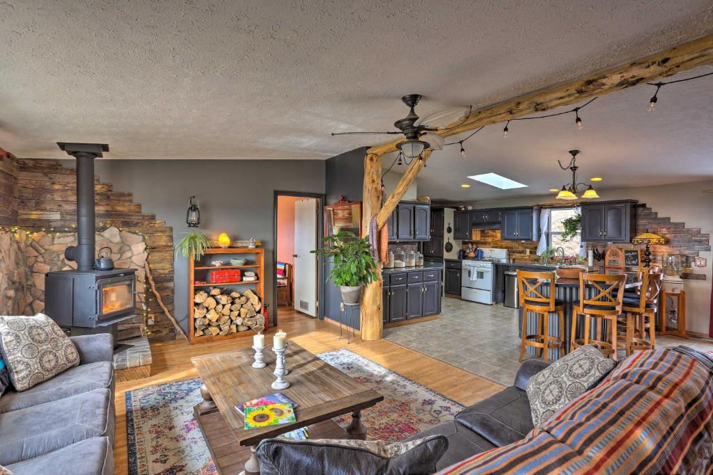 Cozy Black Hills Home 13 Acres with Deck and Views! (Hot Springs)