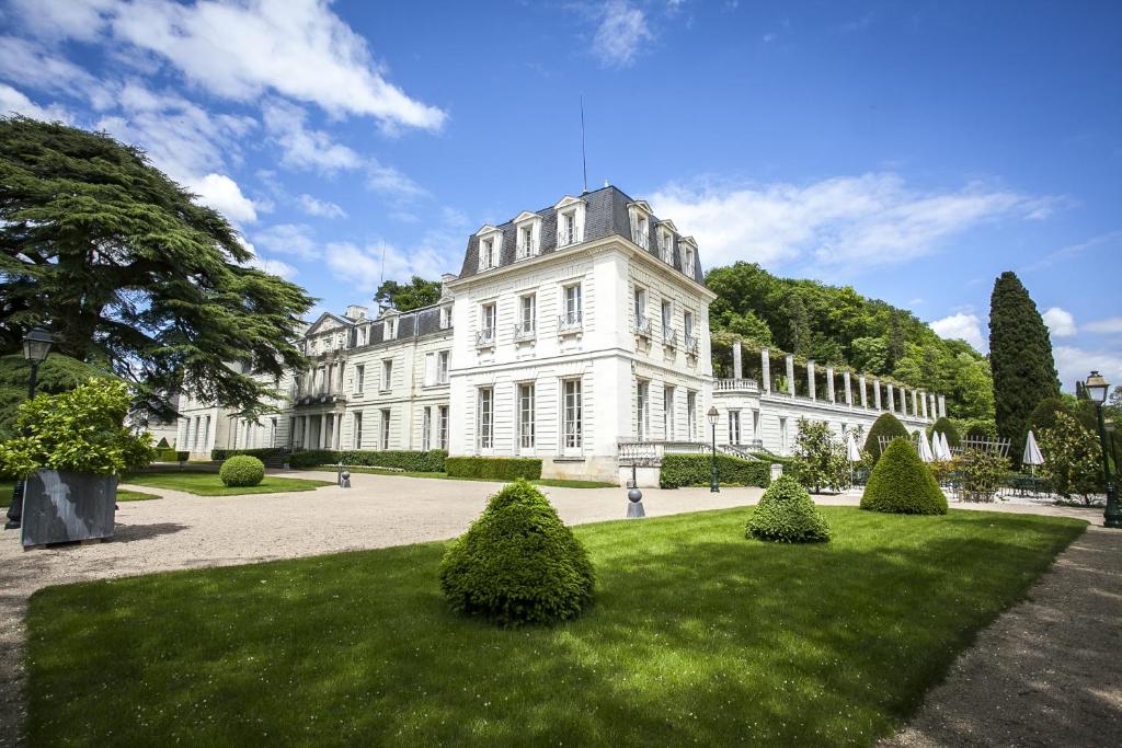 Chateau De Rochecotte