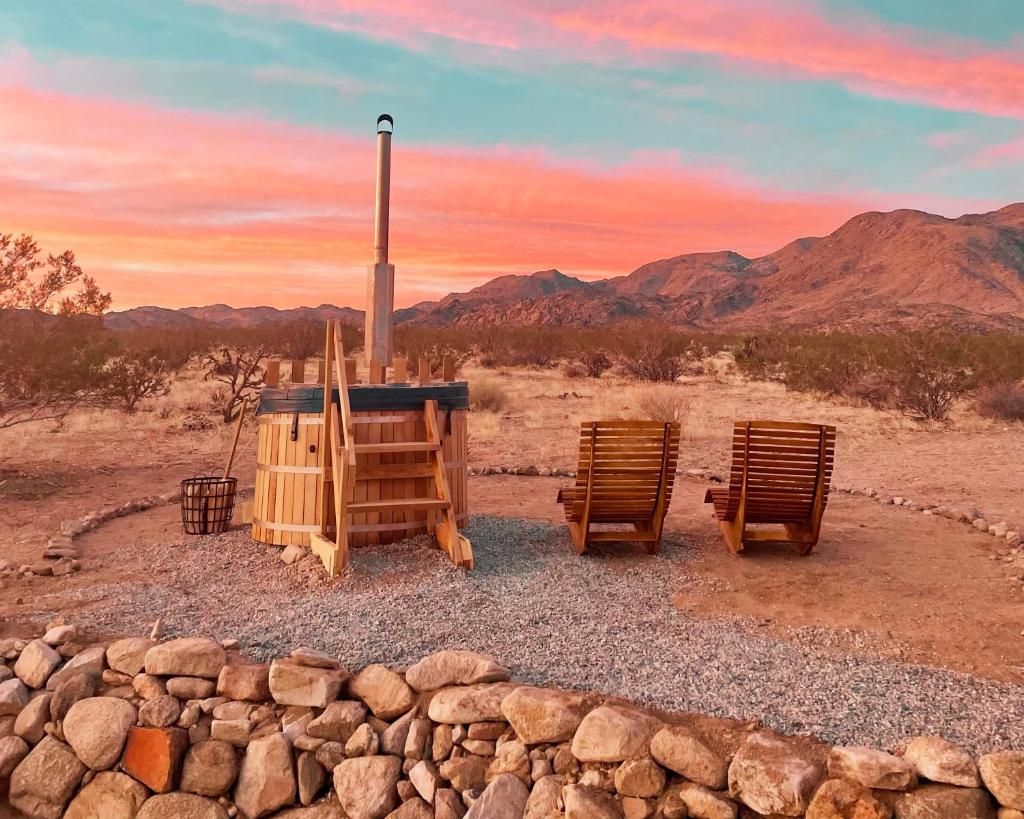 1 Minute To Joshua Tree National Park