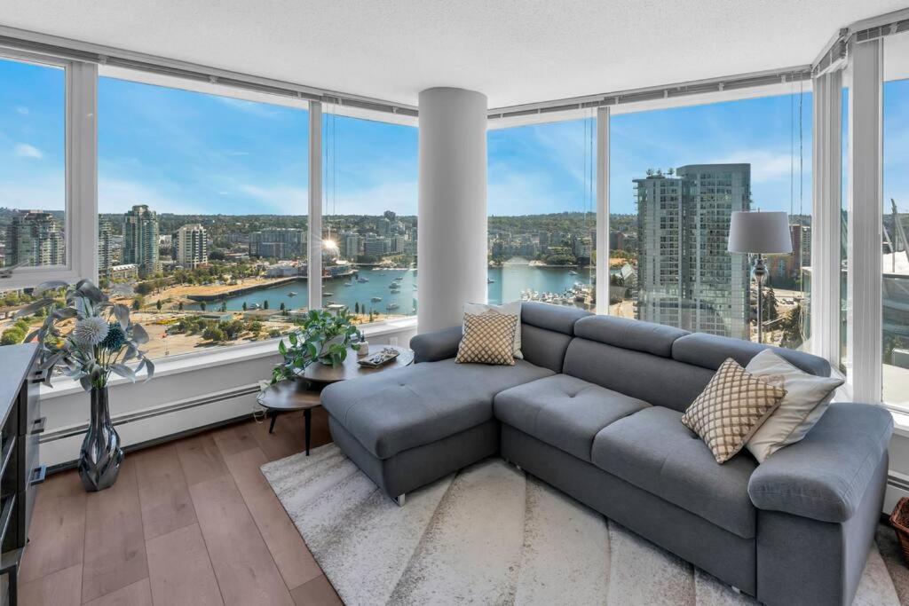 Spacious DT 2-BDR High-rise with view