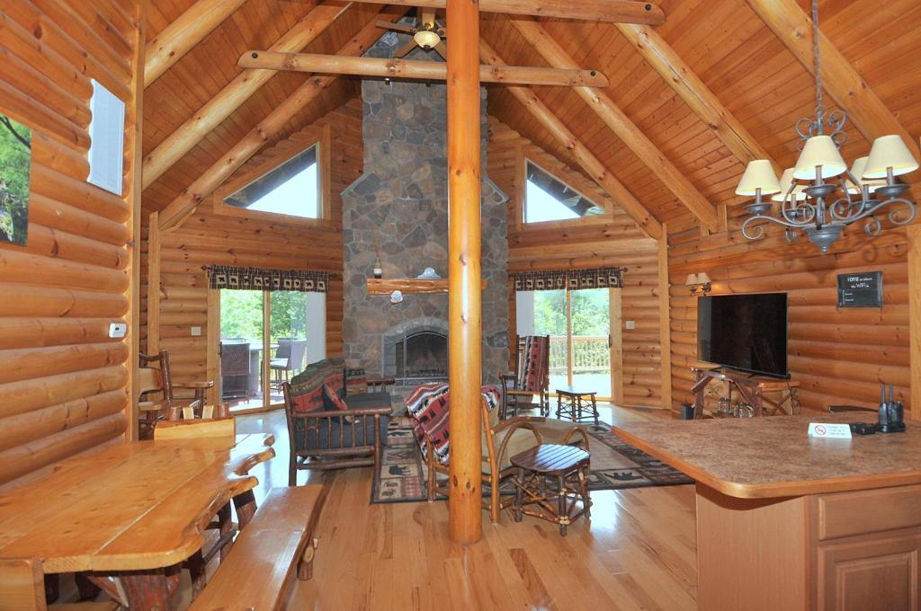 Overlook at Sleepy Creek -Privacy Awaits (Morton Grove)
