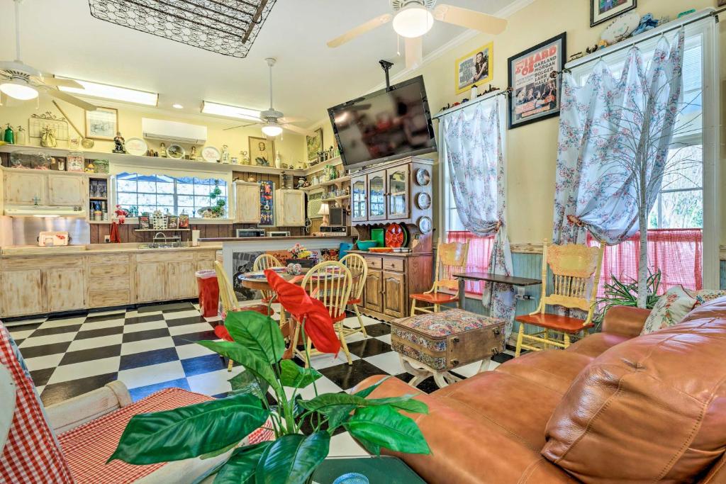 Retro Bay St Louis Studio about 4 Mi to Beach! (Bay Saint Louis)