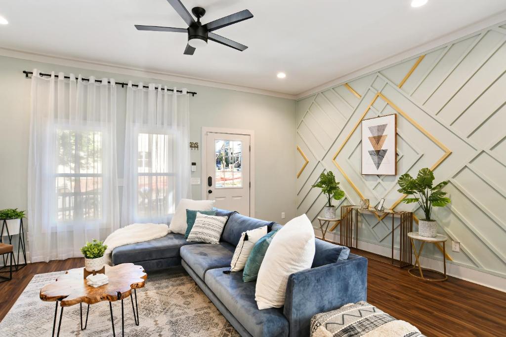SUN LIT MODERN HOME with GOOD VIBES AND LOTS OF COFFEE - DesignedByDom
