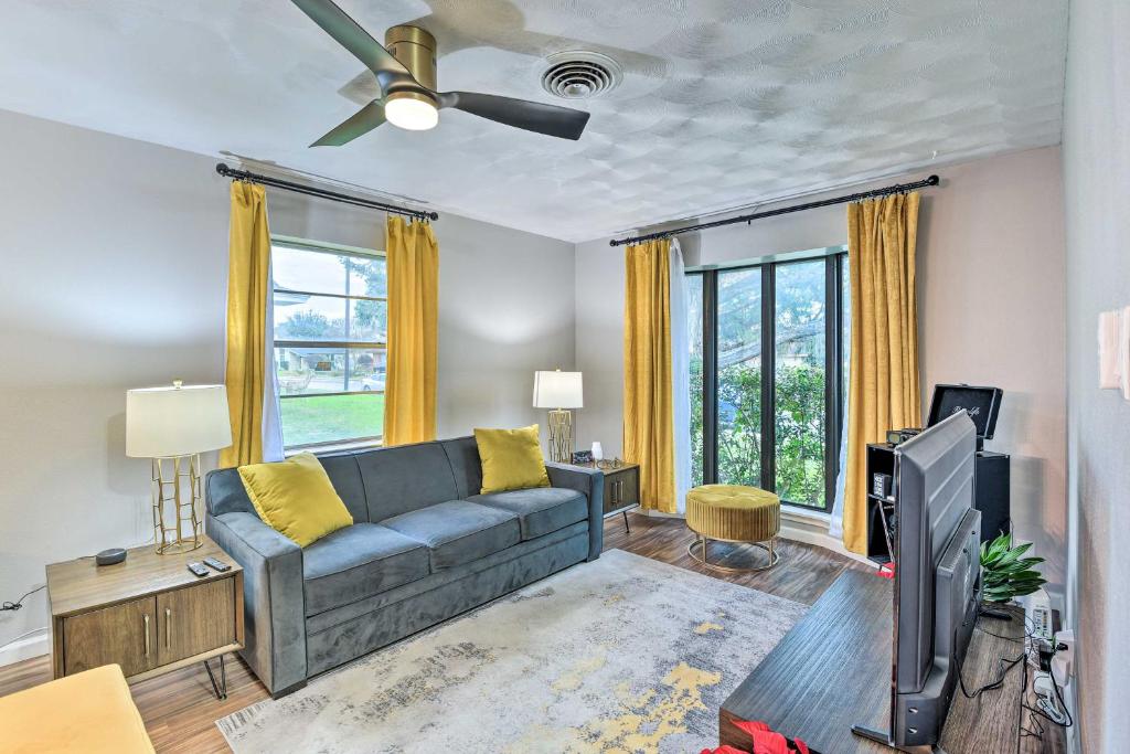 Chic Dallas Home about 9 Mi to Downtown