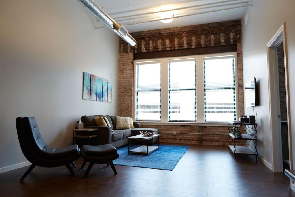 2BR 2BA Loft In Historic Downtown KC