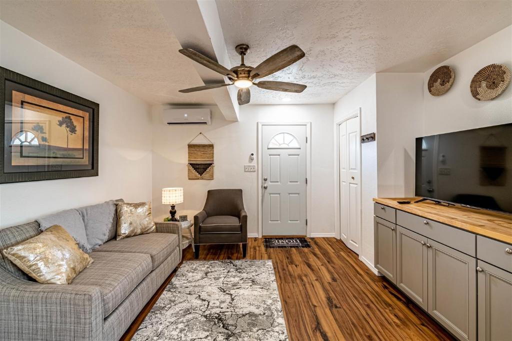 Siesta Suites A - Newly Remodeled 2 Bedroom Home!