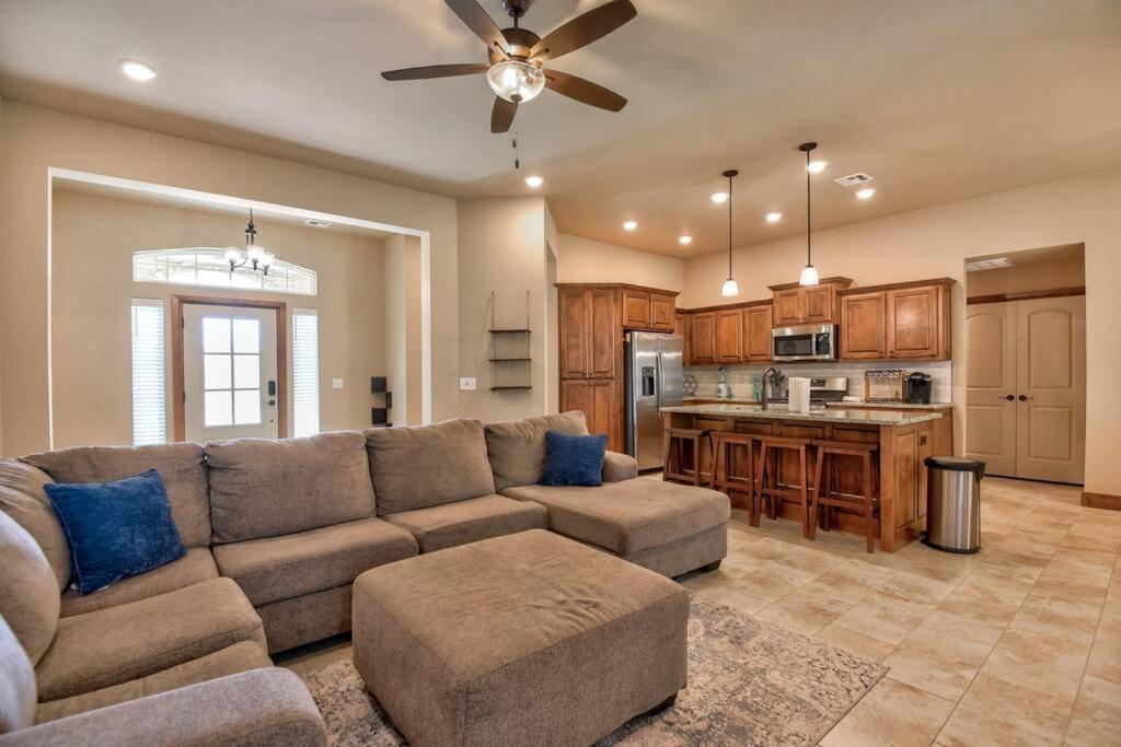 Spacious New Build 3bd/2bth Home near Route 66