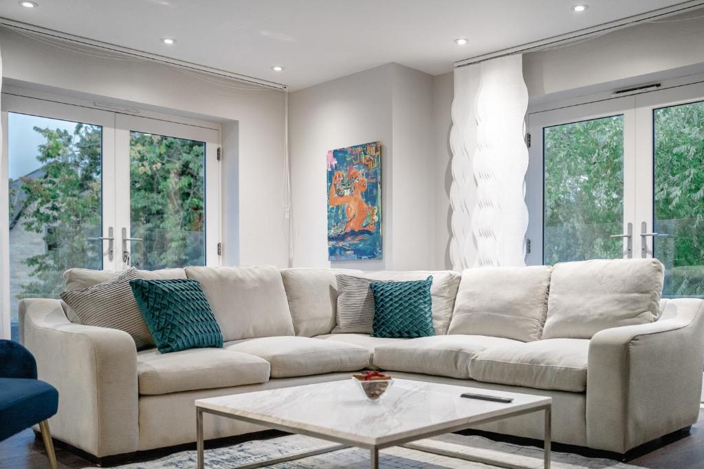 Luxury Penthouse Lift Access - 10 minutes Leeds City Center