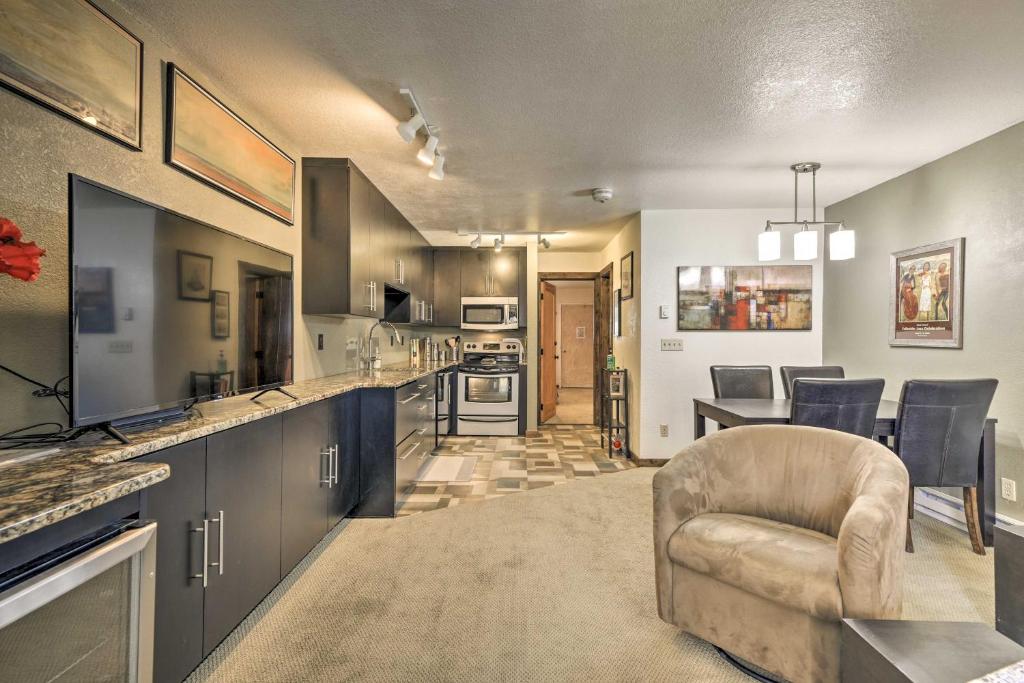 Telluride Condo in Town - half Mi Walk to Gondola!