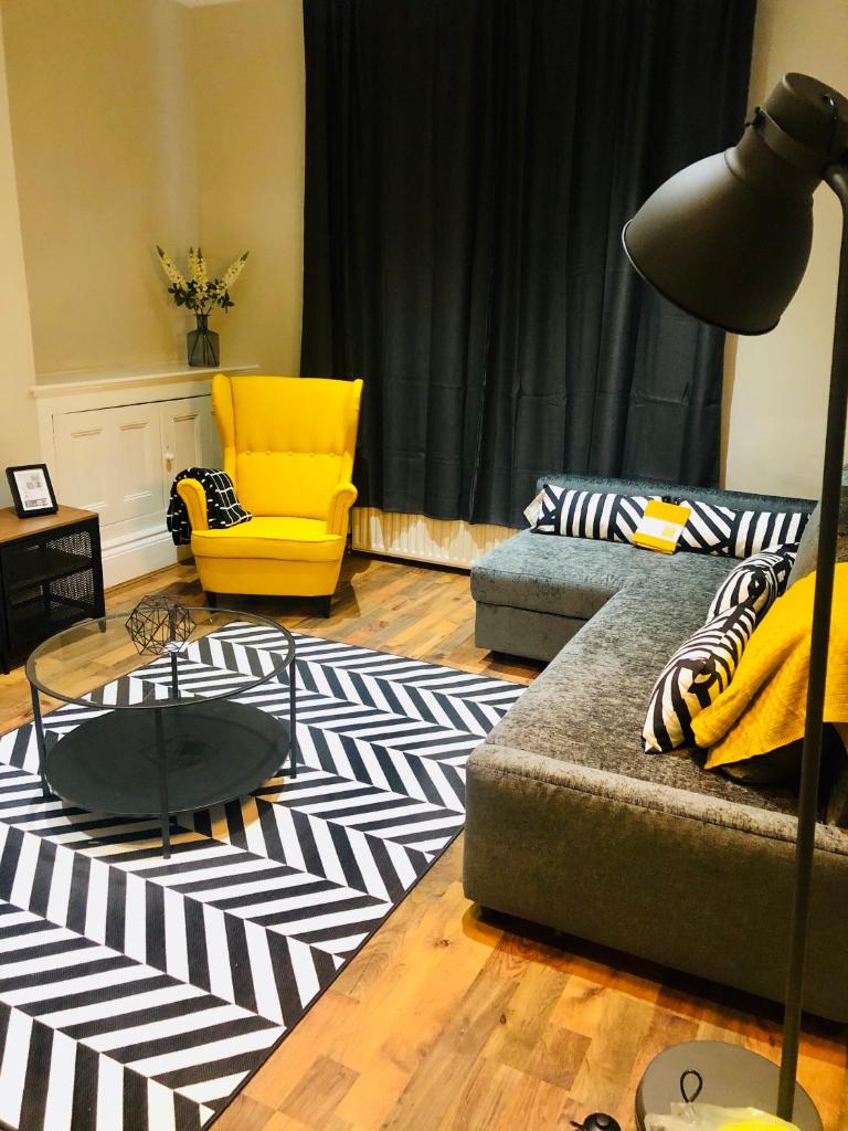 MODERN LUSH SHEFFIELD APARTMENT