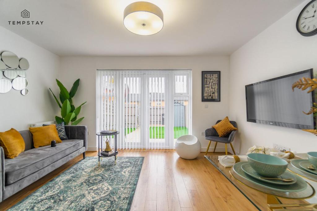 STYLISH 4 BED FAMILY HOME AT MADEJSKI
