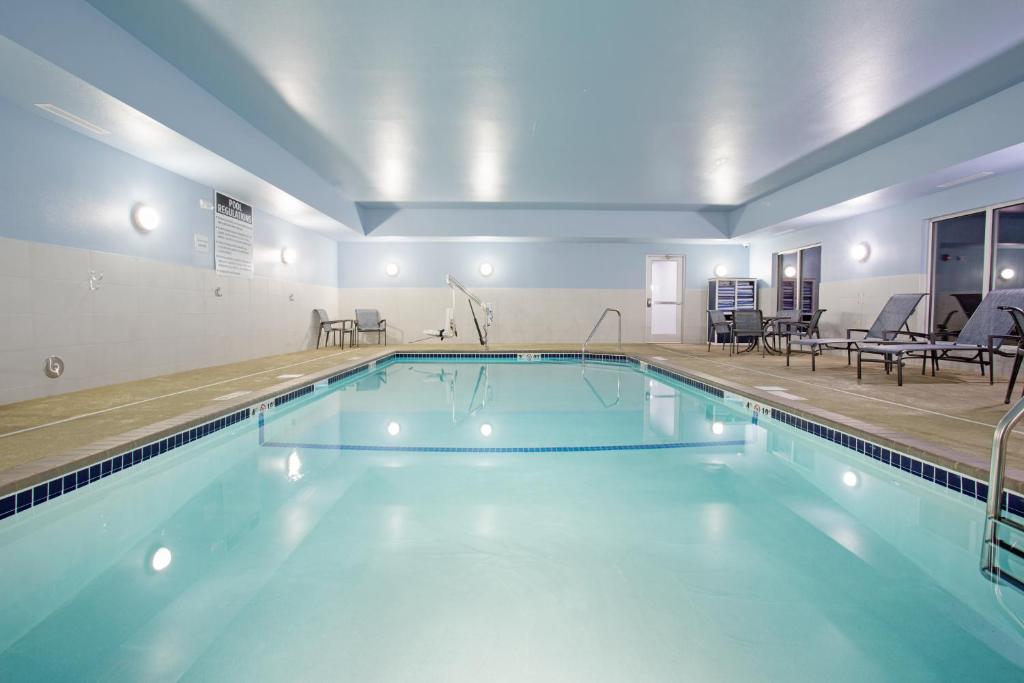 Holiday Inn Express & Suites Lincoln I - 80 (Lincoln)
