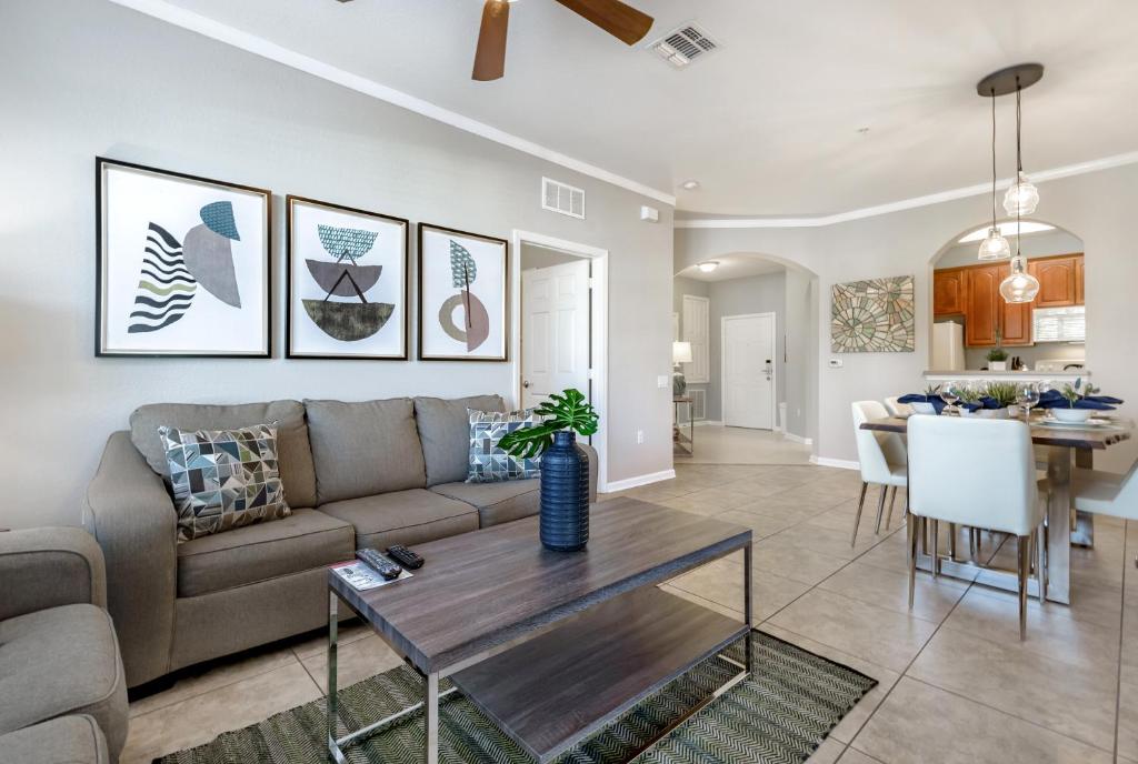 Beautiful Vista Cay Condo