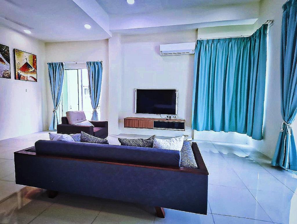 GUESTHOUSE #1 SEMI Bungalow House