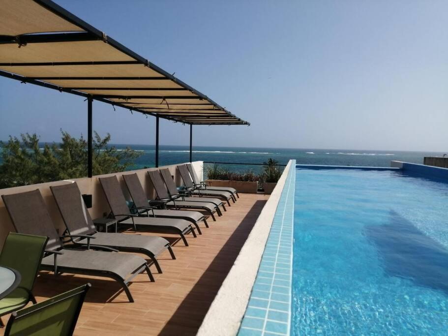 Modern 1 bedroom suite by beach Great location!