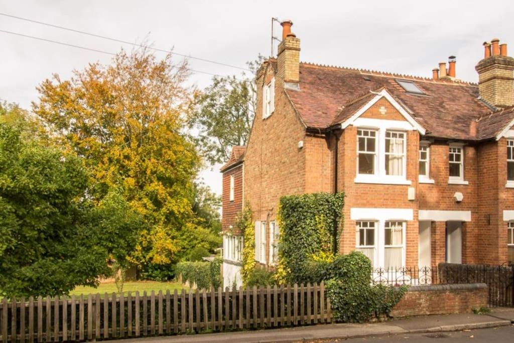 Midsomer Cottage- Spacious Victorian Cottage with parking & garden - Close to City and ring road