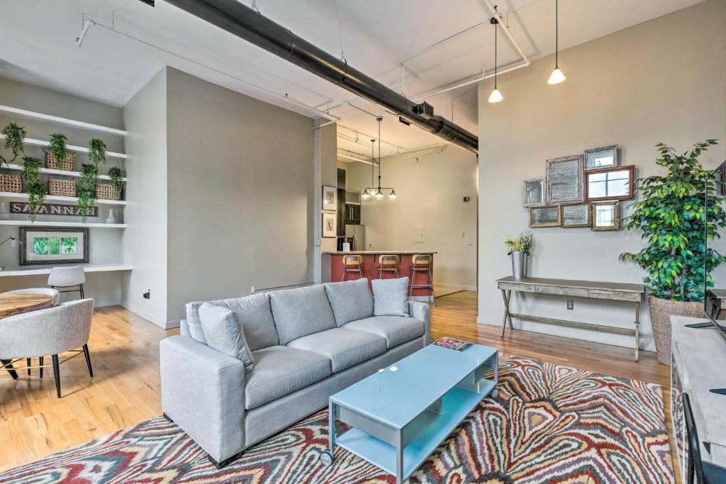 Bright Savannah Loft in Historic District!