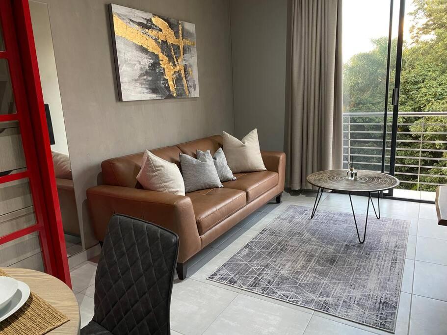 Brooklyn's Modern Apartment with Power BackUp