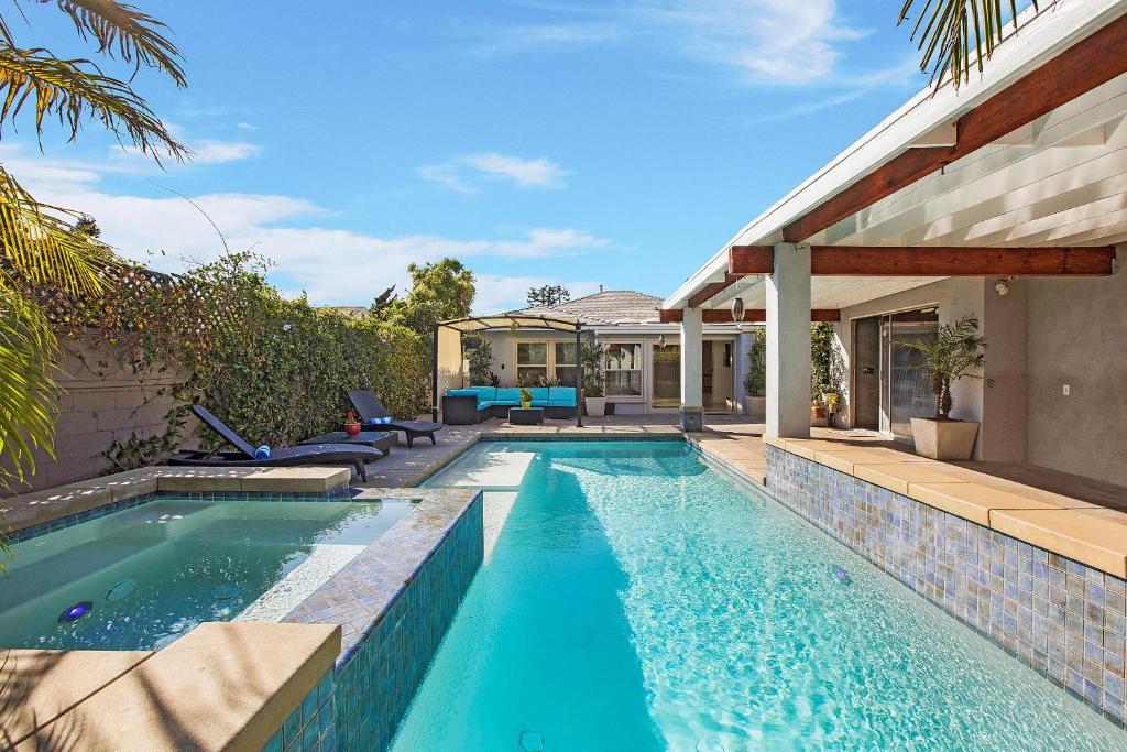 Venice beach house with pool
