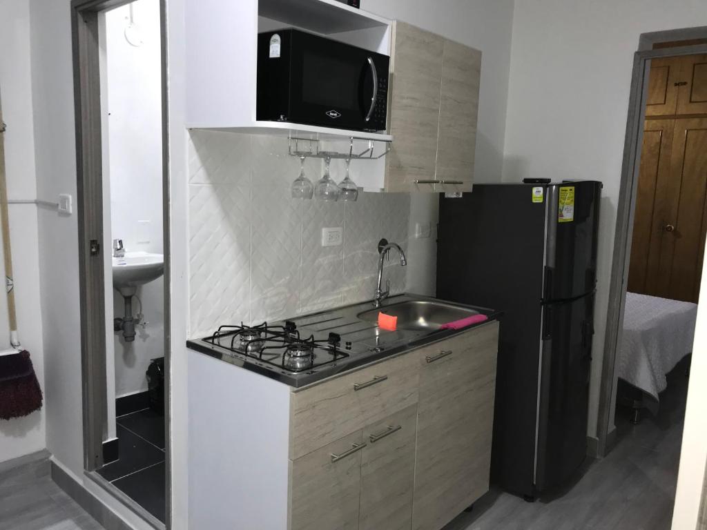 Aparta estudio amoblado 3 Medellin