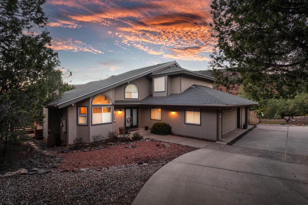 Spacious & Beautiful with Double Decks in Chapel Area