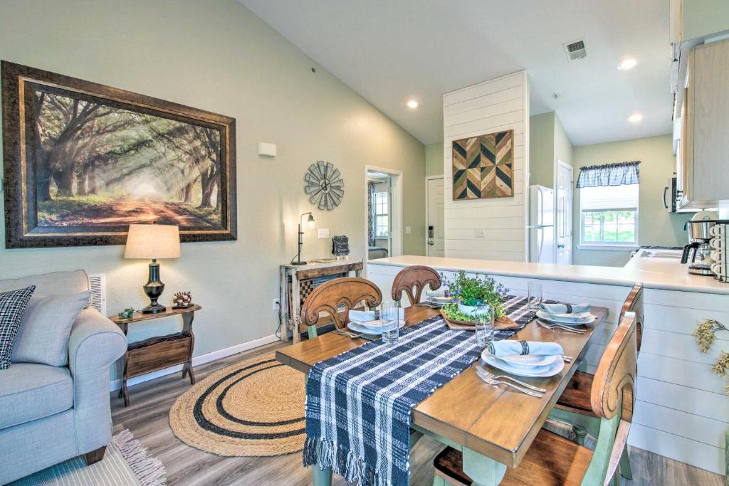Sage Hill Cozy Condo with Pool Access - Near Dtwn!