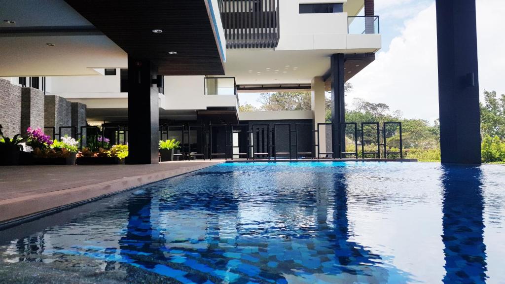 Escape Condominiums Beachfront Suites - Mae Phim