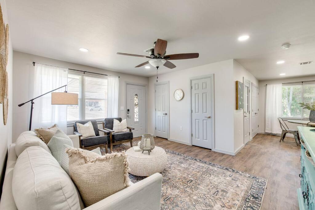 The Cambridge Cottage- 3 bd/1ba in NW OKC-Sleeps 6
