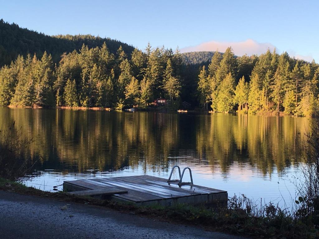 Pauls Cottage Rental (Garden Bay)