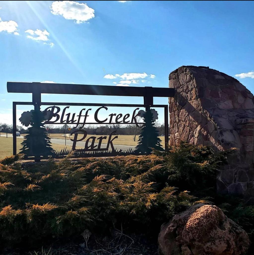 Great lower level 1-bedroom condo on Scenic Bluff Creek Park