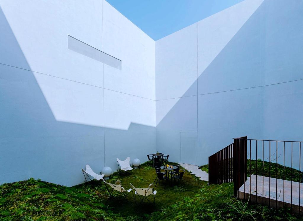 THE MODERNIST