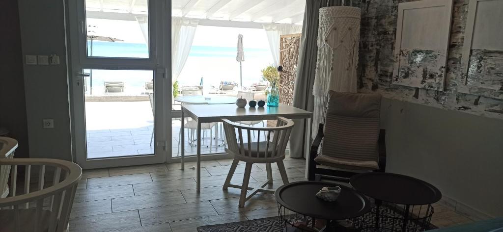 Pillbox Seafront Studios and Apartments (Kardamaina)