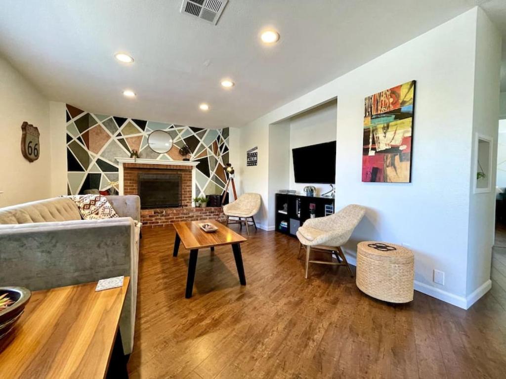 Land Park Beauty Walk to Starbucks Chipotle and More