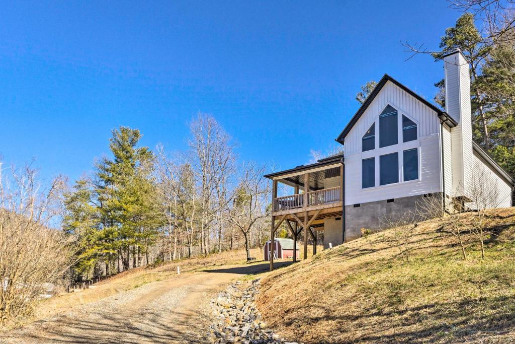 Modern Mtn Getaway 5 Miles to Downtown Asheville