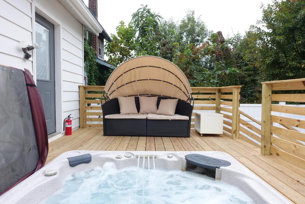 Best Home To Visit NYC+Hot Tub+EWR Airport+Free Parking (Hillside)