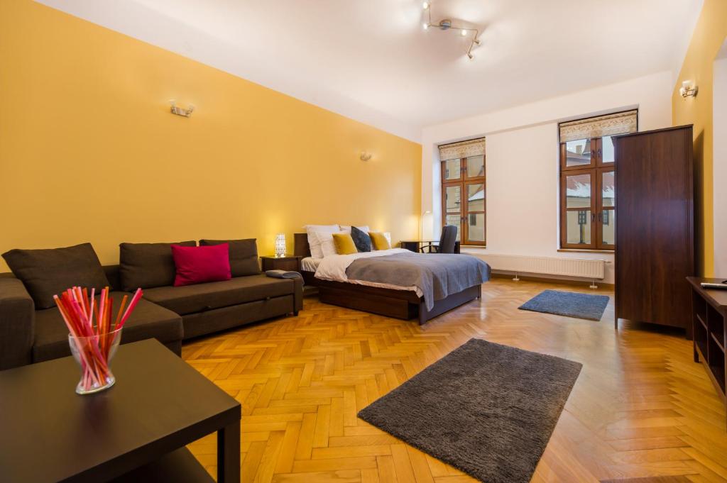 Council Square eState Apartment *Bull's Eye*
