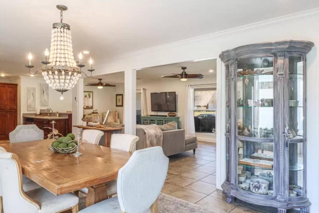 4/3 Home Centrally Located (Gulfport)