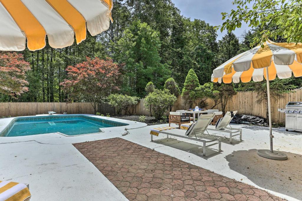 Spacious Kingston Home with Spa Room and Hot Tub! (Kingston)