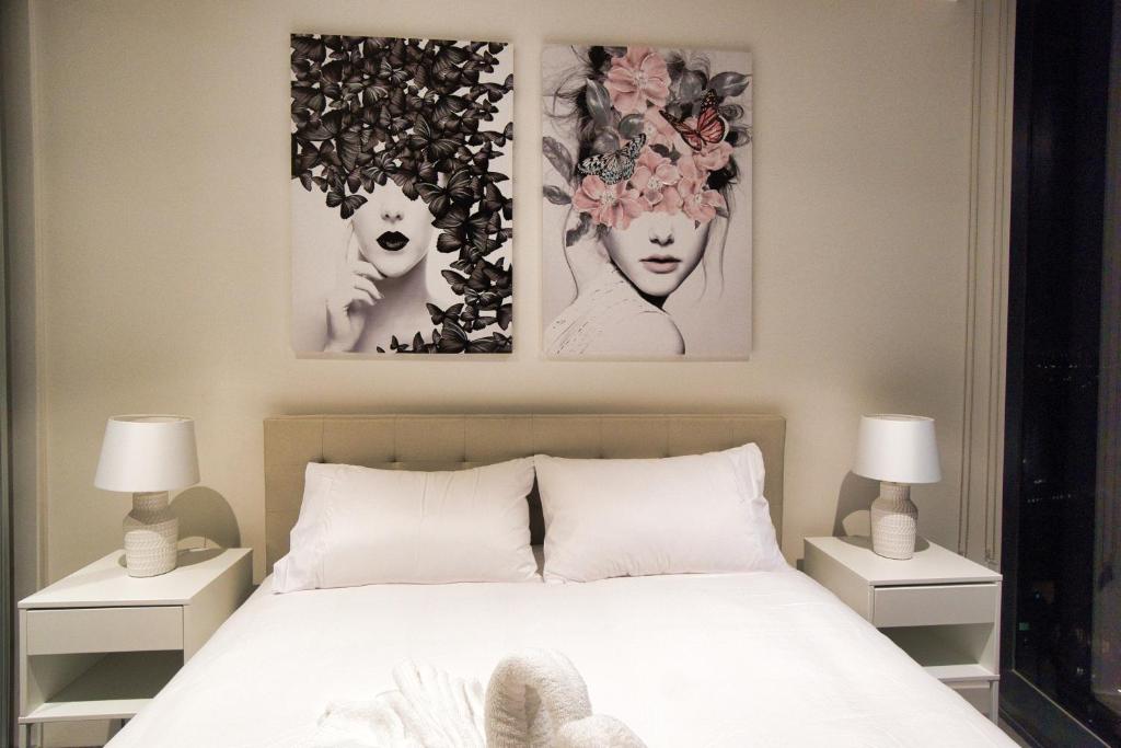 Queen Bed Luxury Parisian Paradise with Amazing City Views
