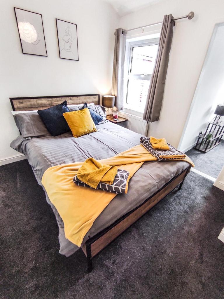 'Number 11' Central Colchester - Super Convenient 2 x Double Bed 1 x Single Bed Cottage PLUS Office & Garden