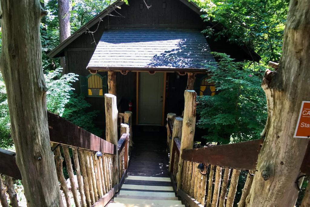 Oak Crest - The Chateau Treehouse 11