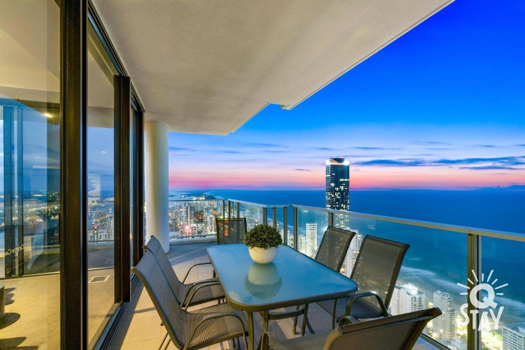 3 Bedroom Superior Sub Penthouse in the Heart of Surfers Paradise with Ocean Views - Circle on Cavill