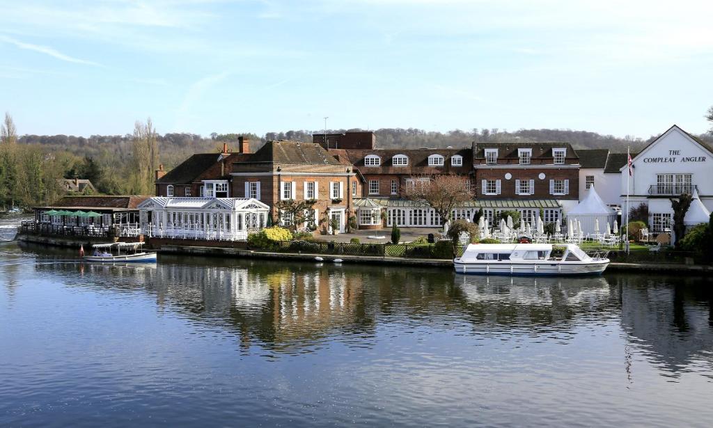 Macdonald Compleat Angler (Marlow)