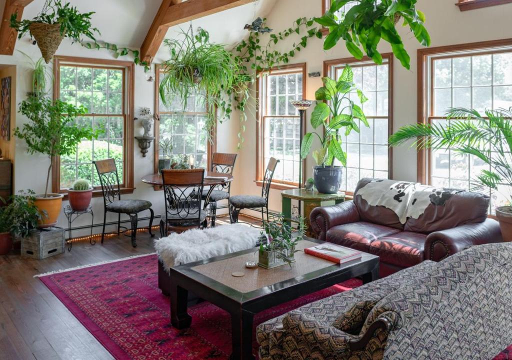 Rugosa Guest House (Eastham)