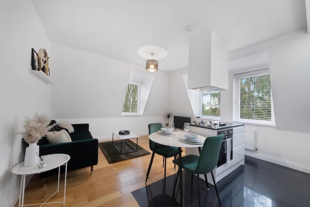 Roomy One bed loft apartment (Bishops Stortford)